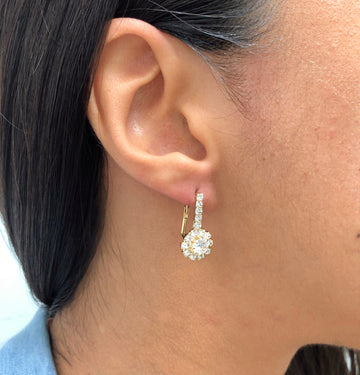 18K Gold Layered Oro Laminado Clear Cubic Zirconia Flower Design Leverback Earrings 21.0109/1